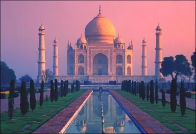 Combien de temps dura la construction du Taj Mahal ?
