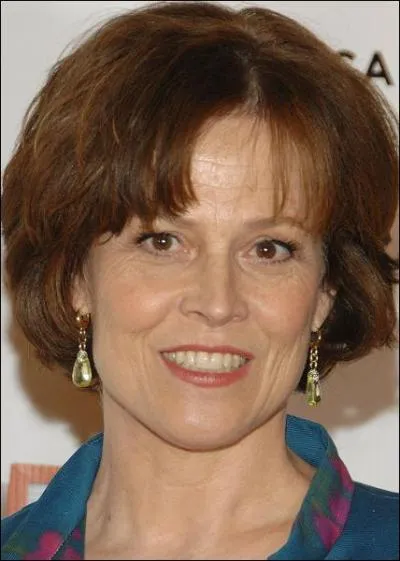 Cet actrice sait dompter ainsi bien les 'Alien' que les 'Gorilles dans la brume', il s'agit de ... .