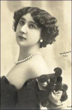 Ne  Pontevedra en Galice (Espagne), elle meurt ruine en 1965  Nice  l'ge de 96 ans :