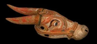 Cette sculpture sur bois dont il manque les oreilles, qui apparat lors de processions annuelles en l'honneur de divinits, a t 'recueillie' par le professeur Jacques Millot :