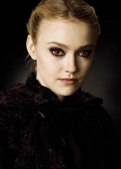 Dans combien de 'Twilight', Dakota incarne-t-elle le rle de Jane Volturi ?