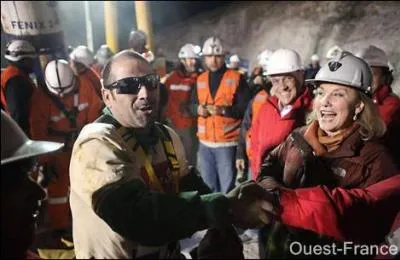 Monde : ces mineurs ont t coincs pendant 69 jours sous terre avant d'tre finalement secourus. Dans quel pays cet vnement a-t-il eu lieu ?