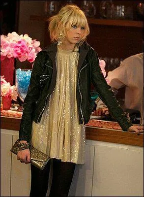 Dans la saison 4, avec qui Jenny fait-elle quipe ?