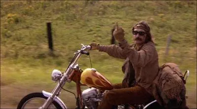 Dans quel film qu'il avait ralis, Dennis Hopper, dcd le 29 mai 2010, avait-il jou le rle d'un motard au ct de Peter Fonda et de Jack Nicholson ?