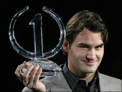 A ce propos, combien de semaines le Suisse resta-t-il conscutivement N1 mondial ?