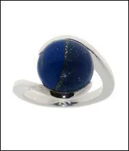 Quelle pierre est sertie sur cette bague ?