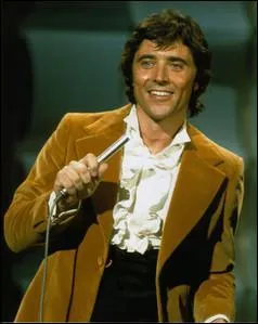 N le 29 janvier 1933, guitariste, compositeur et interprte; des chansons telles 'La Belle vie' ou 'Le Soleil de ma vie'. C'est...