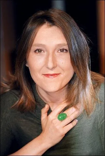 Ne le 3 janvier 1969, crivain, elle a crit 'Truismes' et 'Le Mal de mer'. Elle s'appelle...