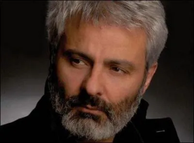 N le 5 janvier 1956, chanteur et compositeur, il nous a laiss, entre autres, 'Louise'. C'est...