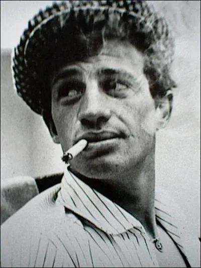Quel premier long mtrage marque la collaboration entre Jean-Luc Godard et Jean-Paul Belmondo ?