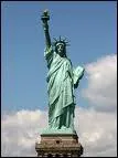 Qui ne connat pas la Statue de la Libert  New York ? Mais savez-vous combien elle mesure de la base jusqu' la torche ?