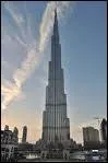Cette tour de 828 m de hauteur, donc la plus haute du monde, se trouve