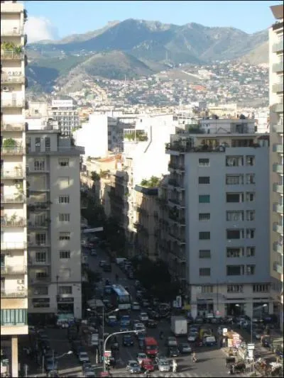 Rossini a sjourn dans cette ville. Quelle est-elle ?