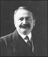 Finalement, le gouvernement de Gaston Doumergue officialisa cette journe nationale. La date de cette fte sera plus tard fixe au ...