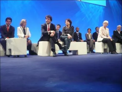 En noir  pois blancs