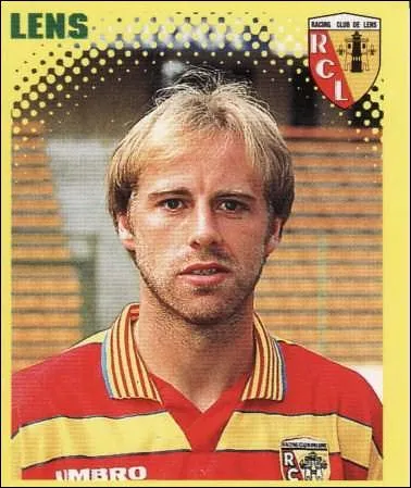 Le Racing entre ensuite dans une re de dclin sportif qui le conduira en D2. Nanmoins, Sikora s'impose comme un lment essentiel de l'quipe, au mme titre que ce jeune dfenseur :