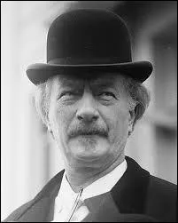 Quel est ce musicien polonais qui fut aussi premier ministre ?