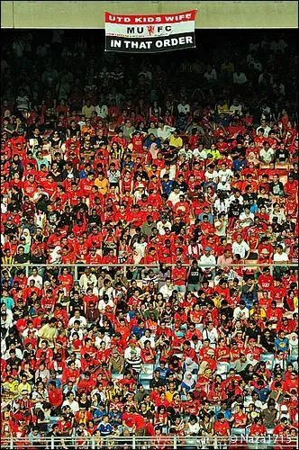  United, kids, wife. In that order  Toute une philosophie. C'est le slogan des fans de :