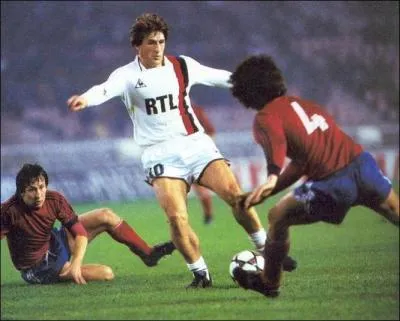 Il jouait avec les chaussettes baisses jusqu'aux talons, distillait des caviars  foison et vous caressait la balle comme personne. Buteur en finale de la coupe de France 1983, c'est