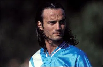 Les petits scandales de l'OM : Lors de la saison 1988-89, quels joueurs ont chapp au contrle antidopage en quittant le stade  la mi-temps, lors d'un match contre Nice ?