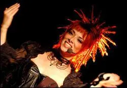 S'agit-il de Mylne Farmer ou de son sosie ?