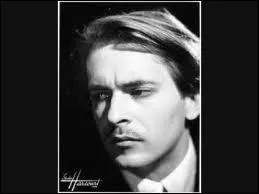 C&eacute;l&egrave;bre pianiste fran&ccedil;ais, premier prix du concours Long-Thibaud en 1943. Qui est-ce ?