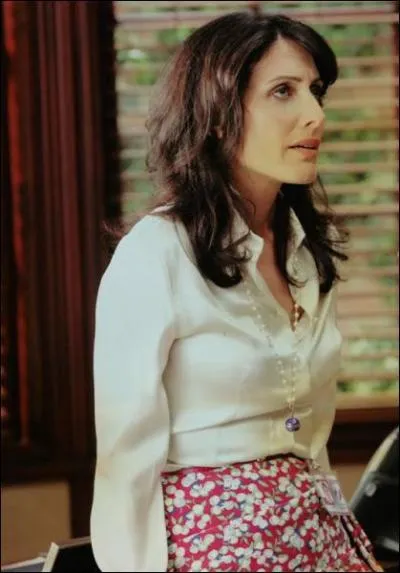 Sa suprieure attirante se nomme ...