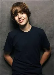 Est-il petit en taille ?