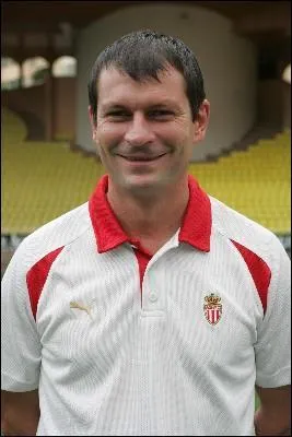 Dja champion en 1982, il revient en pompier de secours sur le Rocher ... .