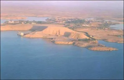 Le lac Nasser est un lac artificiel cr aprs la construction du barrage d'Assouan. Ses eaux sont partages entre l'Egypte et le Soudan, pays dans lequel il s'appelle lac de :