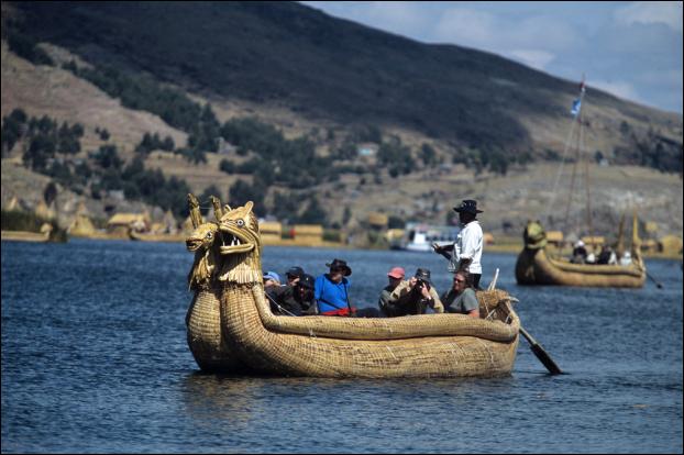 Le lac Titicaca est le plus long lac d'Amérique du Sud. C'est aussi le plus haut lac navigable du monde. Quels sont les deux pays qui le bordent ?