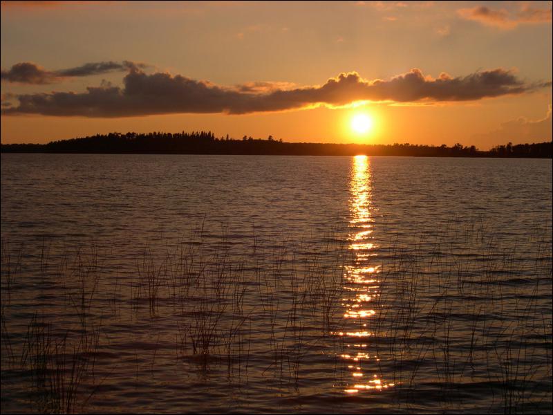 Le lac Manitoba est un lac naturel canadien, au nord-est de la ville de Winnipeg. Il s'étend sur près de 200 km de long. Quelle est la légende qui court à son sujet ?