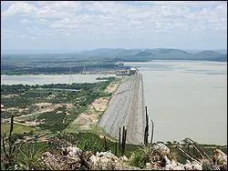 Le lac Sobradinho est situ dans l'Etat fdr de Bahia. Aliment par le rio So Francisco il est long de 320 km. C'est un lac :