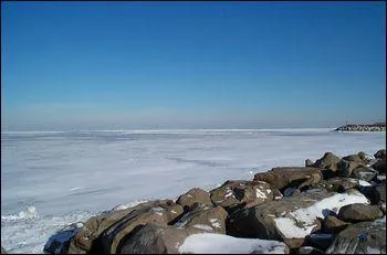 Le lac Eri est l'un des 5 Grands Lacs d'Amrique du Nord, dont il est le 2me plus petit. Il est bord sur trois cts par les Etats-Unis et au nord par une province canadienne. Laquelle ?