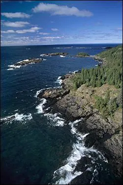 Le lac Suprieur est le plus vaste des Grands Lacs d'Amrique du Nord. C'est un lac d'eau douce. Quel est le nom de son l'le principale, qui est un Parc national ?