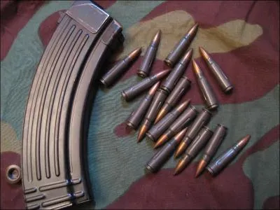 Quelle est la capacit du chargeur de l'AK 47 ?