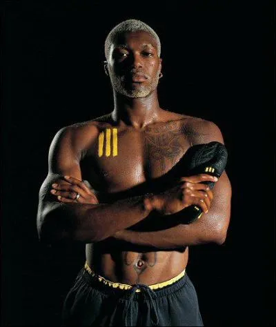 Djibril Ciss - Dans quel club commence-t-il sa carrire professionnelle en division 1 ?