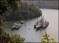 'Ce toit tranquille, o marchent des colombes, entre les pins palpite, entre les tombes...