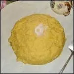 En Roumanie le plat le plus populaire est la 'mamaliga'. C'est...