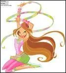 En quoi est-elle habille ?