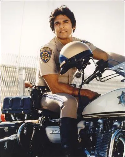 Erik Estrada - De 1977  1983, il joue dans la srie 'Chips'. Comment s'appelle son personnage ?