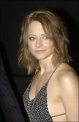Jodie Foster - Elle entame sa carrire  l'ge de 14 ans et est rvle par le film :