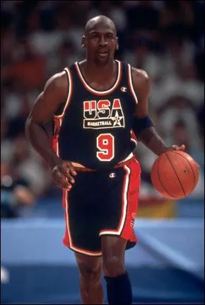 Comment s'appelle cette star de basketball ?