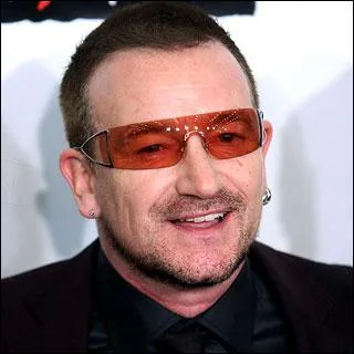 Comment s'appelle le chanteur de U2 ?