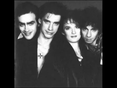 Comment s'appelle ce groupe dont le chanteur est actuellement compositeur ?