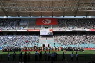 Quel entraneur de foot a gagn la Coupe d'Europe des nations avec la France et la Coupe d'Afrique des nations avec la Tunisie ?