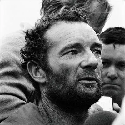 Et mme si Nantes n'est pas administrativement en Bretagne, ce marin y est n en 1931, il devait tre dans ce Quizz, c'est ... .