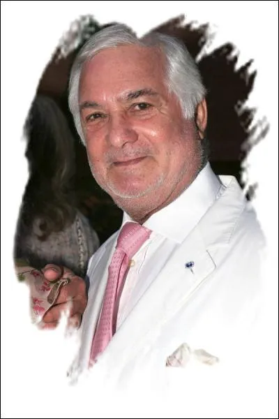 Homme de thatre et de cinma cet artiste est n  Aumale ... .