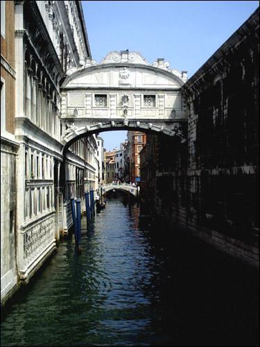 O se trouve le pont des Soupirs ?