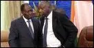 Les deux personnages sur la photo sont Laurent Gbagbo et Alassane Ouattara, deux figures politiques de la Cte d'Ivoire. Quels postes occupent-ils respectivement (janvier 2011) ?